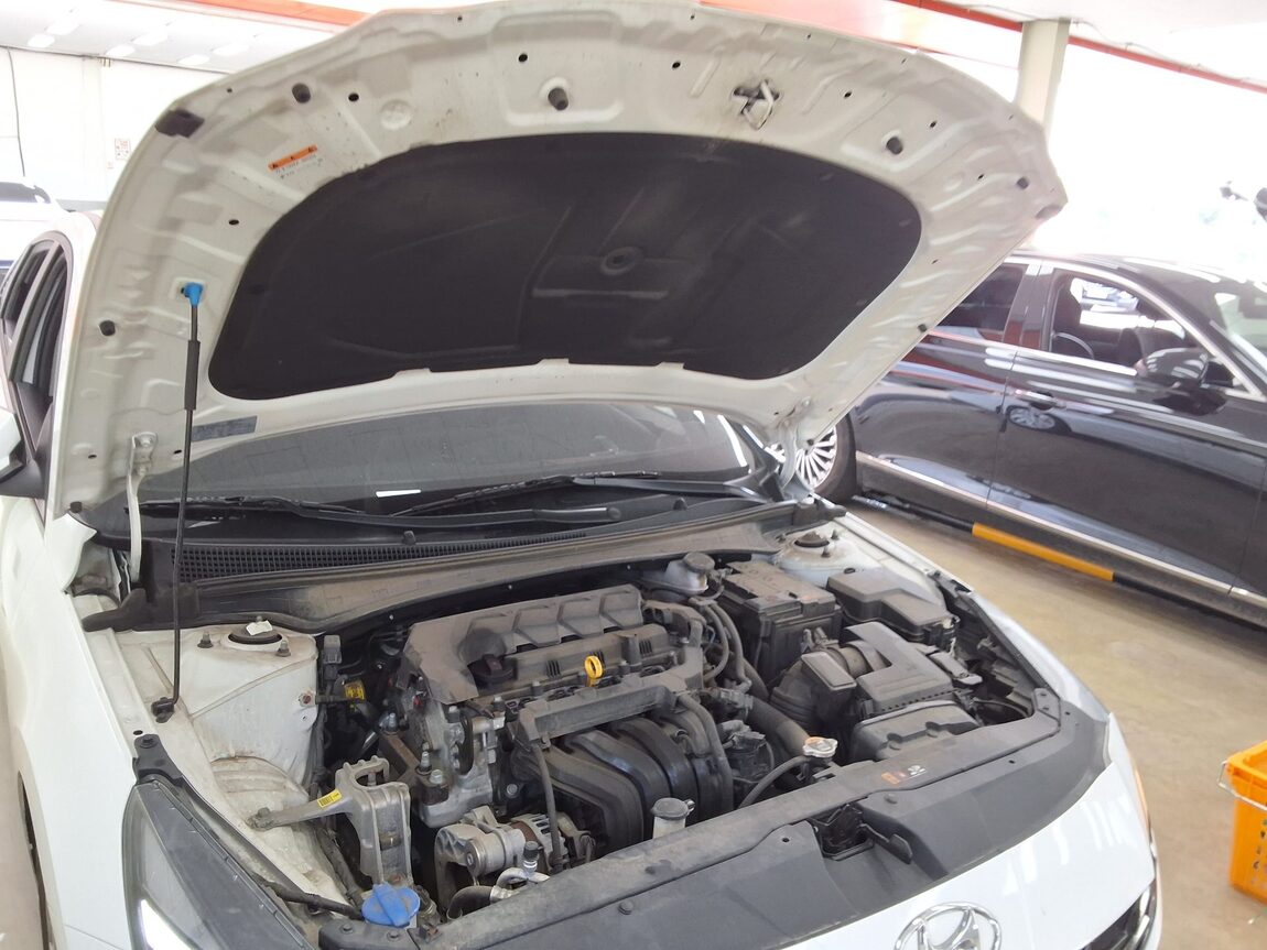 HYUNDAI AVANTE (CN7) 1.6 GASOLINE SMART 2022 - zdjęcie 18