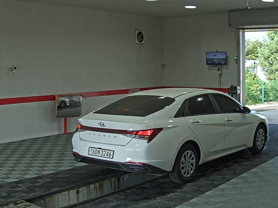 HYUNDAI AVANTE (CN7) 1.6 GASOLINE SMART 2022 - zdjęcie 5