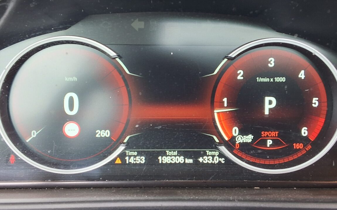 BMW 5 SERIES (6TH GEN) 520d xDRIVE 2015 - zdjęcie 9