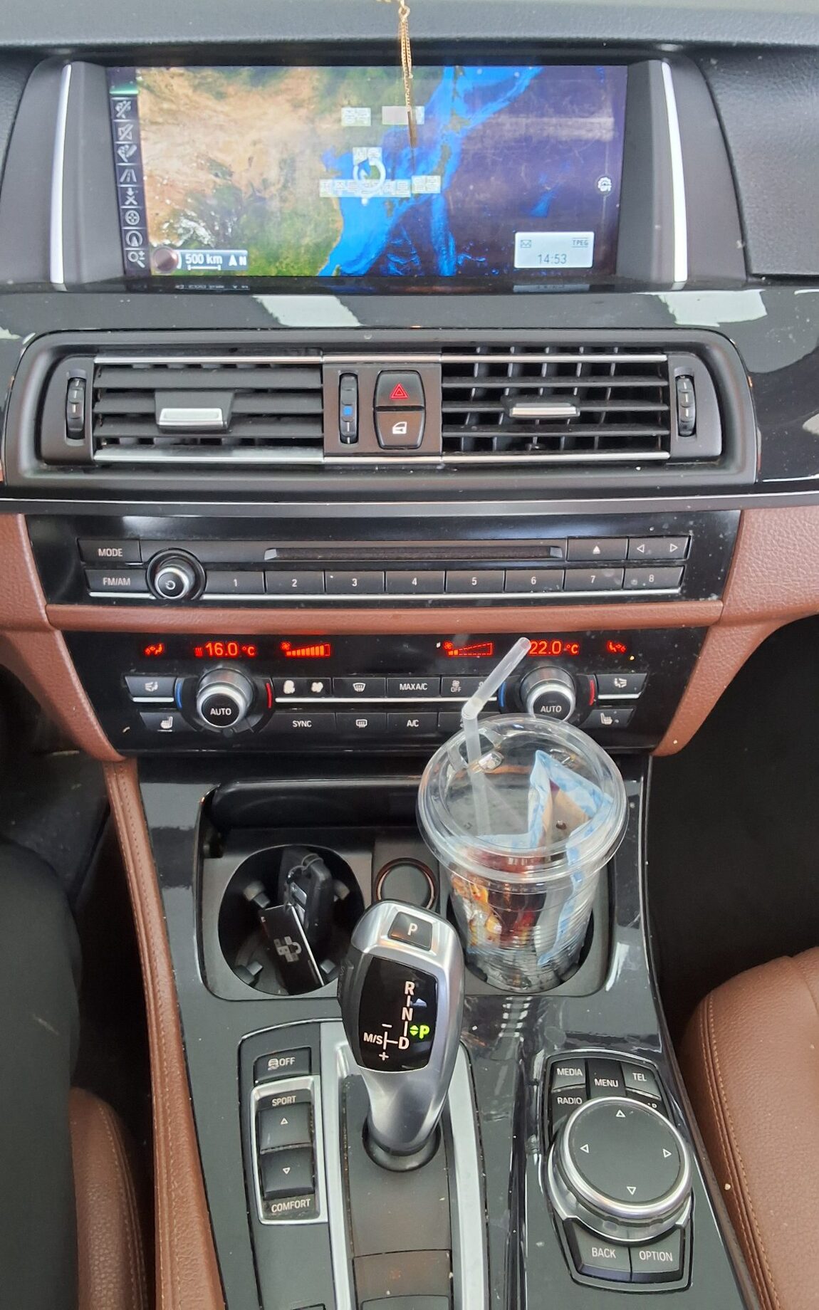 BMW 5 SERIES (6TH GEN) 520d xDRIVE 2015 - zdjęcie 18