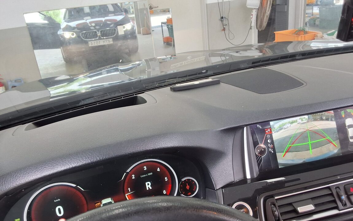 BMW 5 SERIES (6TH GEN) 520d xDRIVE 2015 - zdjęcie 19