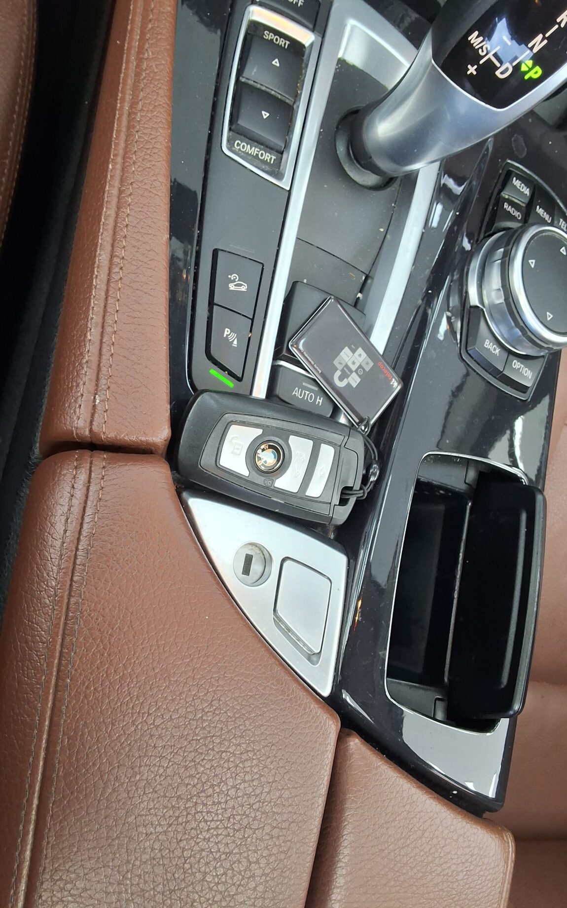 BMW 5 SERIES (6TH GEN) 520d xDRIVE 2015 - zdjęcie 20