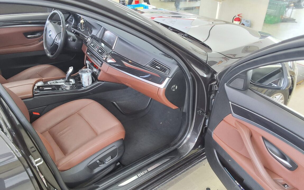 BMW 5 SERIES (6TH GEN) 520d xDRIVE 2015 - zdjęcie 14