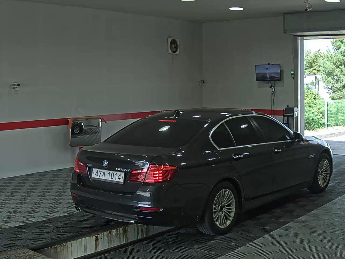 BMW 5 SERIES (6TH GEN) 520d xDRIVE 2015 - zdjęcie 5