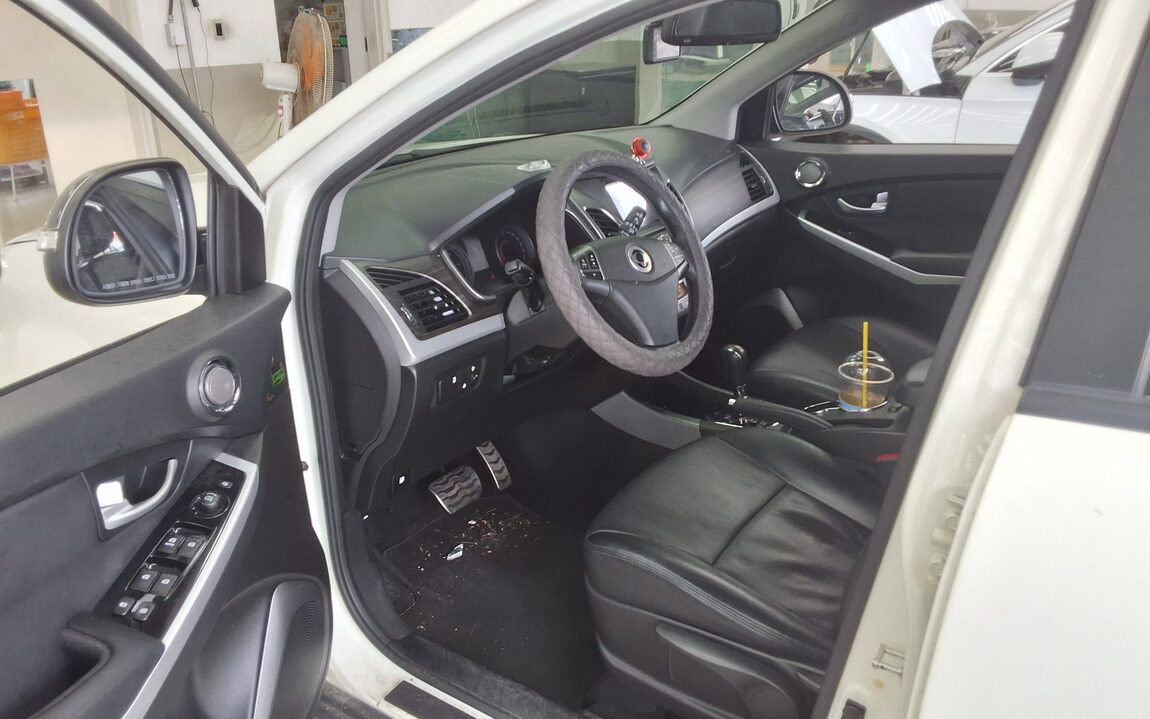 KG MOBILITY (SSANGYONG) NEW KORANDO C 2.2 2WD EXTREME 2016 - zdjęcie 10