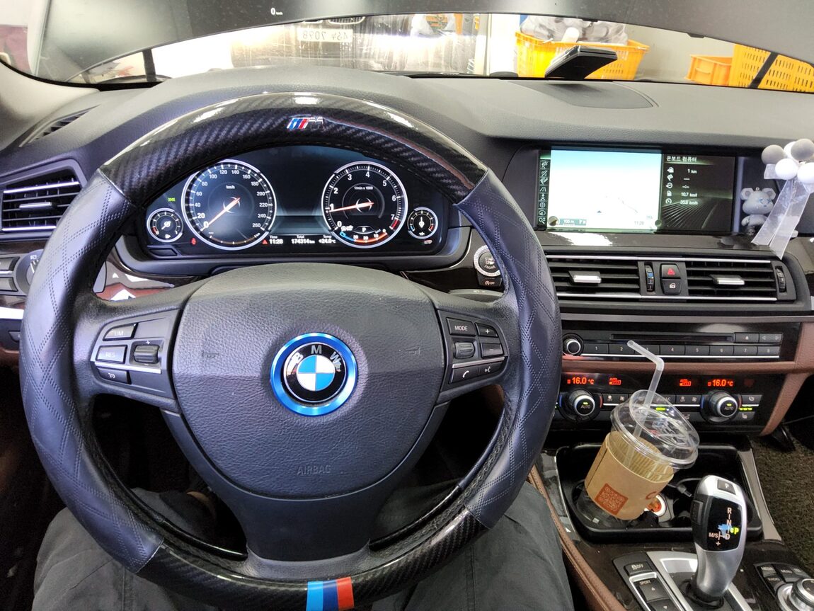 BMW 5 SERIES (6TH GEN) 528i 2013 - zdjęcie 17