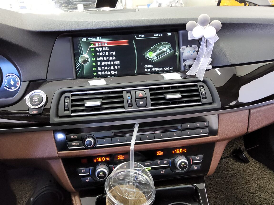 BMW 5 SERIES (6TH GEN) 528i 2013 - zdjęcie 21