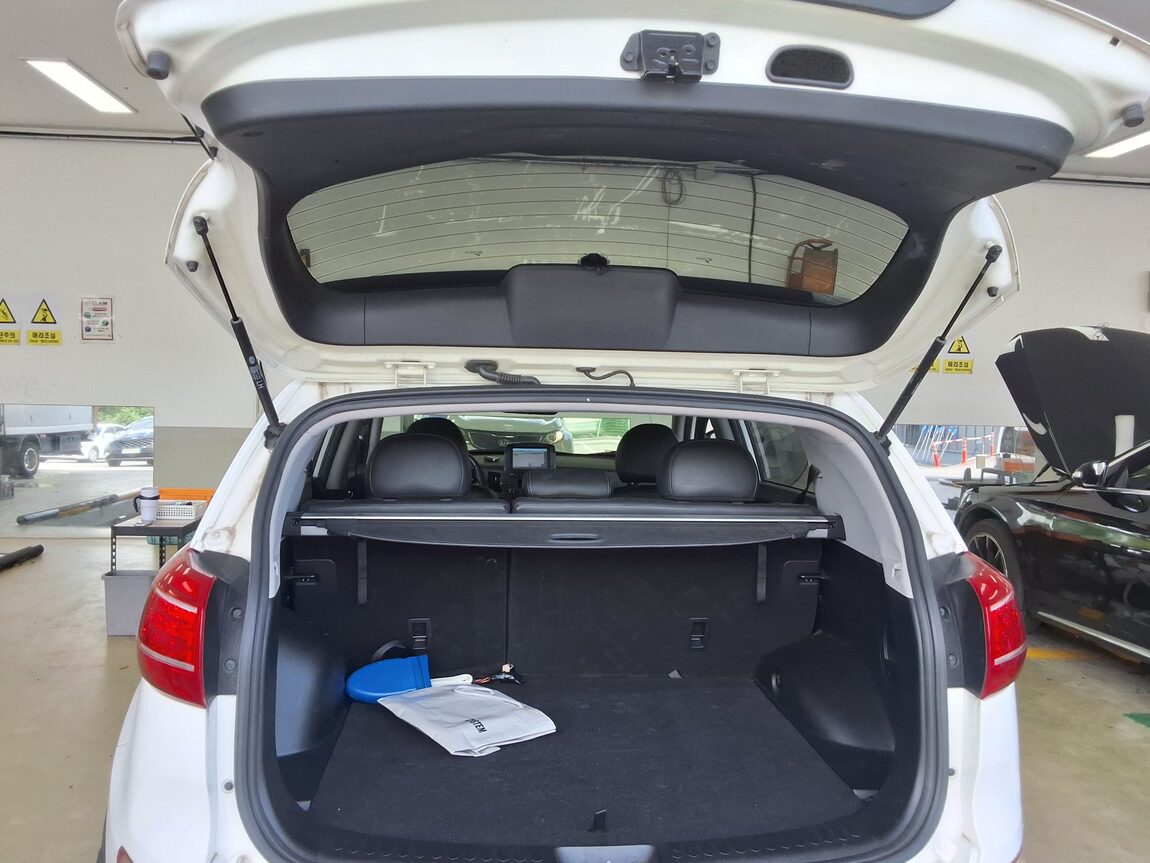 KIA SPORTAGE R DIESEL R2.0 2WD TLX PREMIUM 2011 - zdjęcie 15