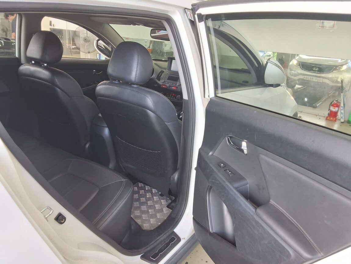 KIA SPORTAGE R DIESEL R2.0 2WD TLX PREMIUM 2011 - zdjęcie 13