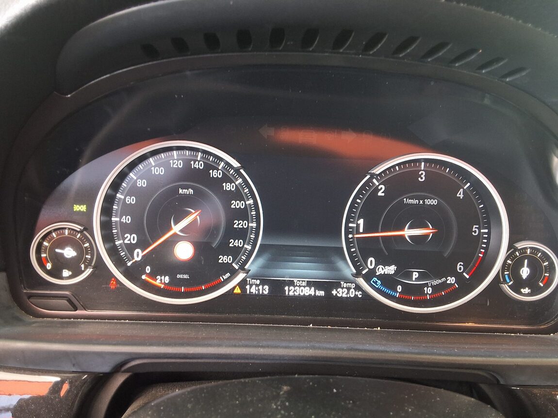BMW 5 SERIES (6TH GEN) 520d 2015 - zdjęcie 10