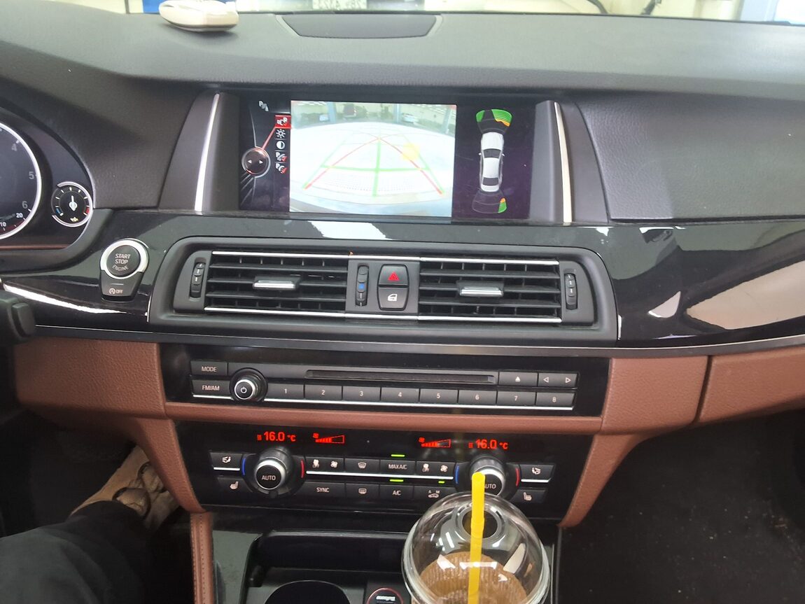 BMW 5 SERIES (6TH GEN) 520d 2015 - zdjęcie 23