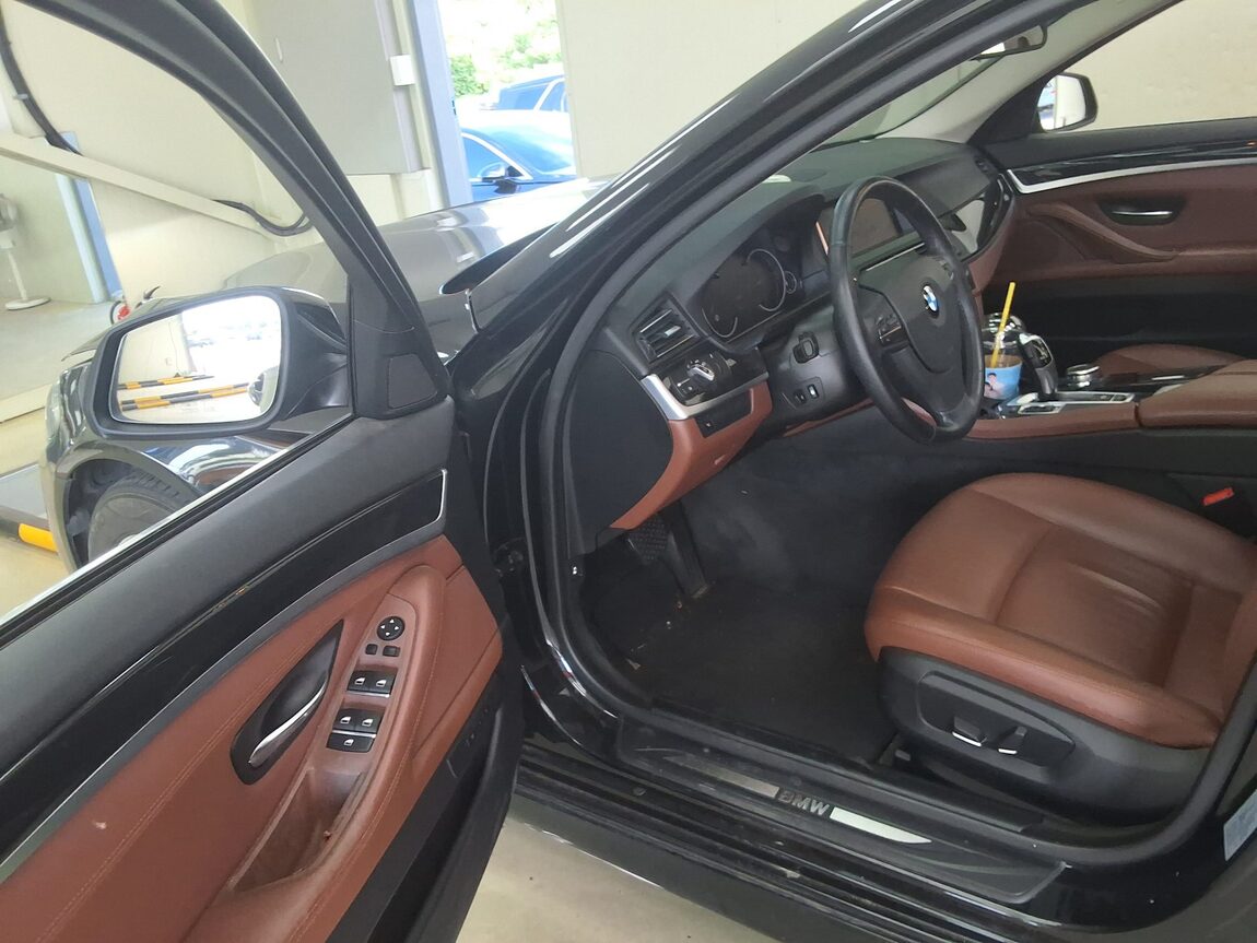 BMW 5 SERIES (6TH GEN) 520d 2015 - zdjęcie 11