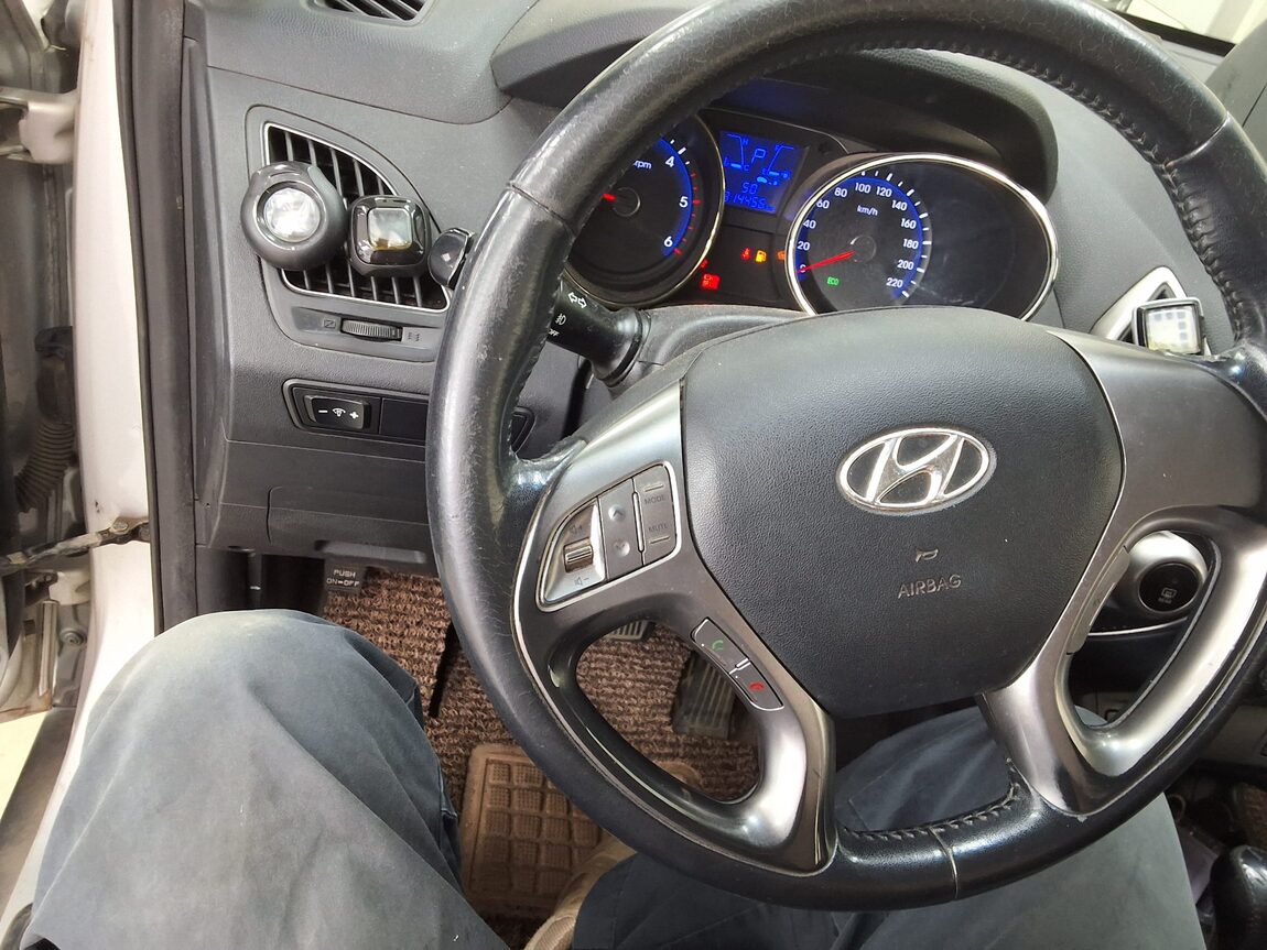 HYUNDAI TUCSON ix DIESEL R20 2WD LX20 LUXURY 2011 - zdjęcie 23