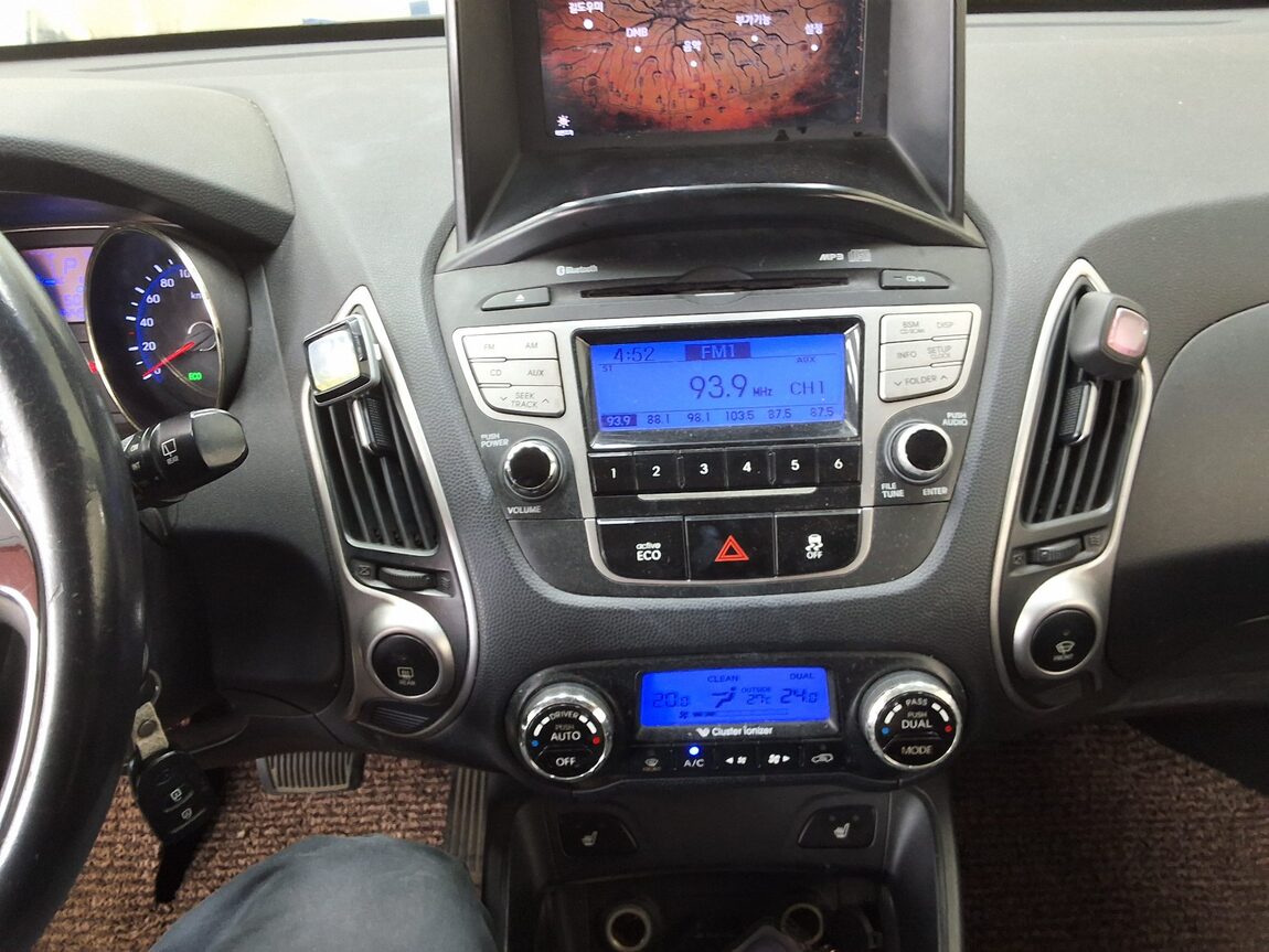 HYUNDAI TUCSON ix DIESEL R20 2WD LX20 LUXURY 2011 - zdjęcie 24