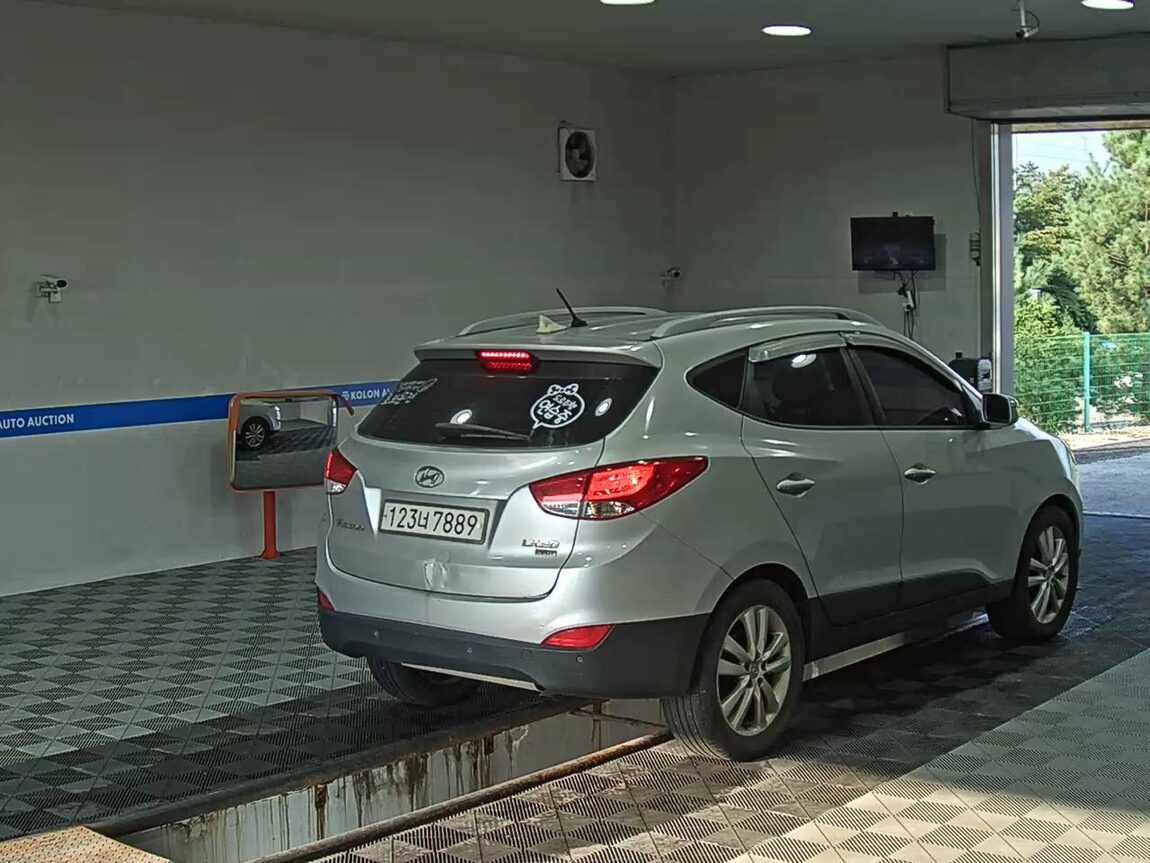 HYUNDAI TUCSON ix DIESEL R20 2WD LX20 LUXURY 2011 - zdjęcie 5