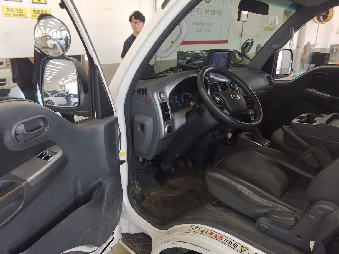 KIA THE NEW BONGO III CARGO 1 TON KING CAB EXTRA LONG WHEELBASE L LITE 2020 - zdjęcie 11