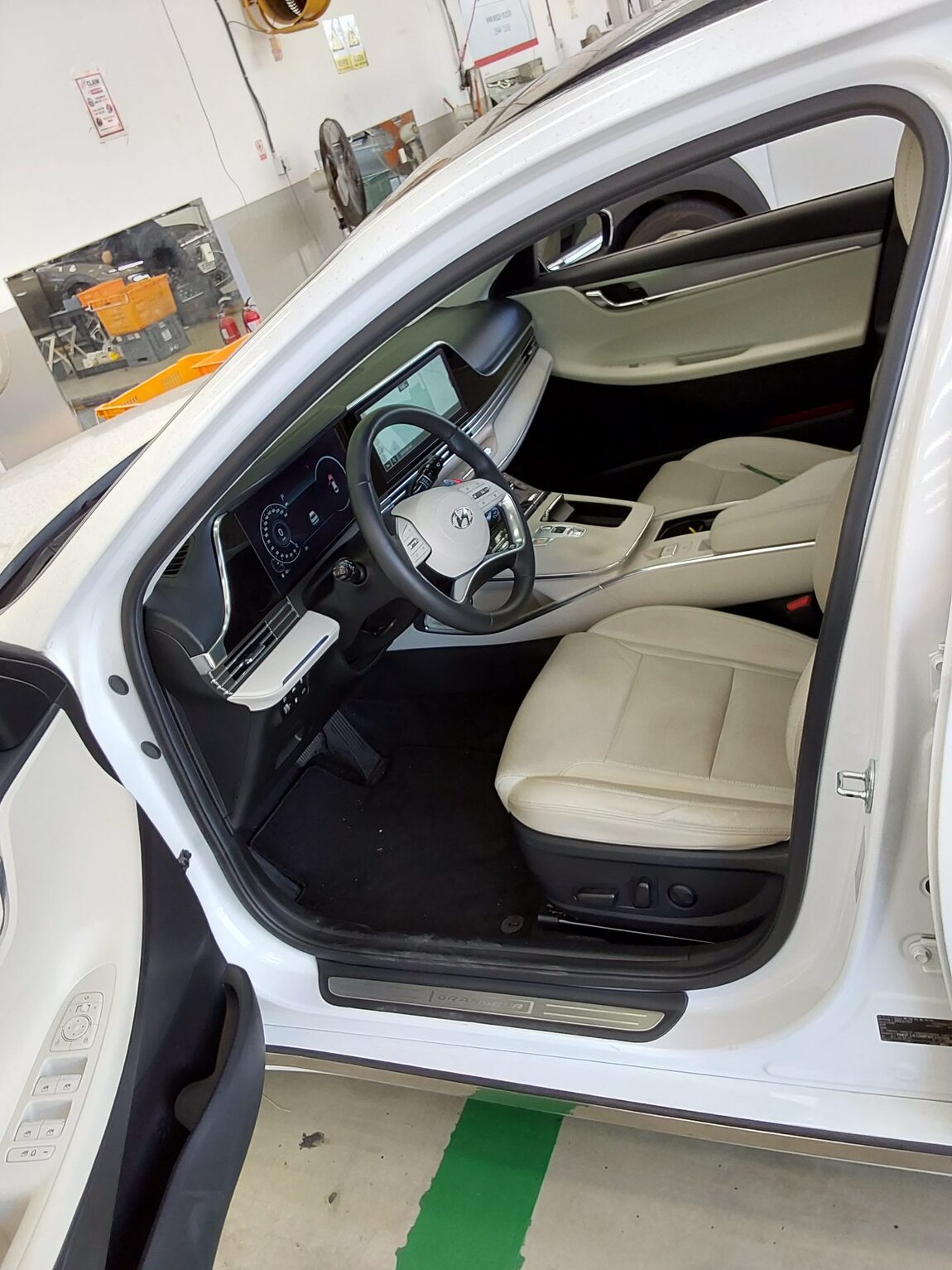 HYUNDAI THE NEW GRANDEUR IG GASOLINE 2.5 LE BLANC 2023 - zdjęcie 10
