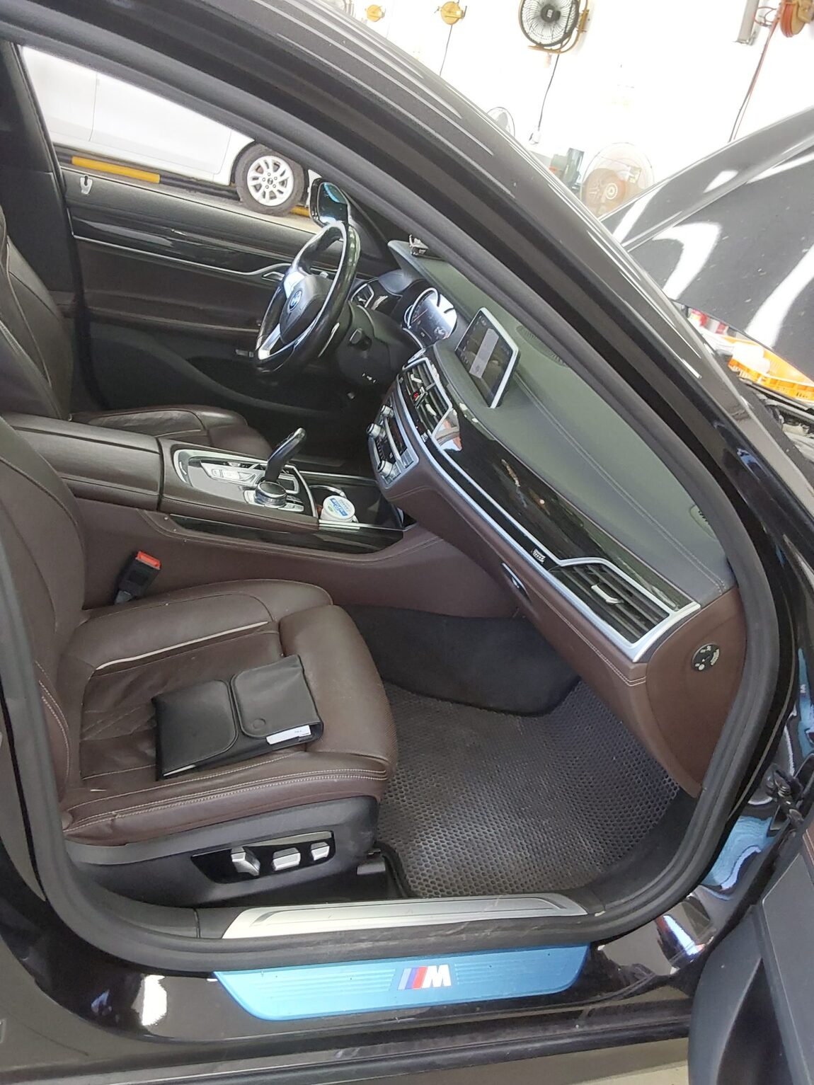 BMW 7 SERIES (6TH GEN) 730Ld xDRIVE M SPORT PACK 2018 - zdjęcie 14