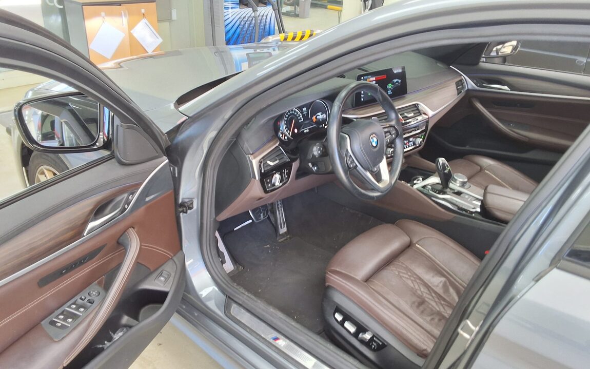 BMW 5 SERIES (7TH GEN) 520d xDRIVE M SPORT PACK PLUS 2017 - zdjęcie 10