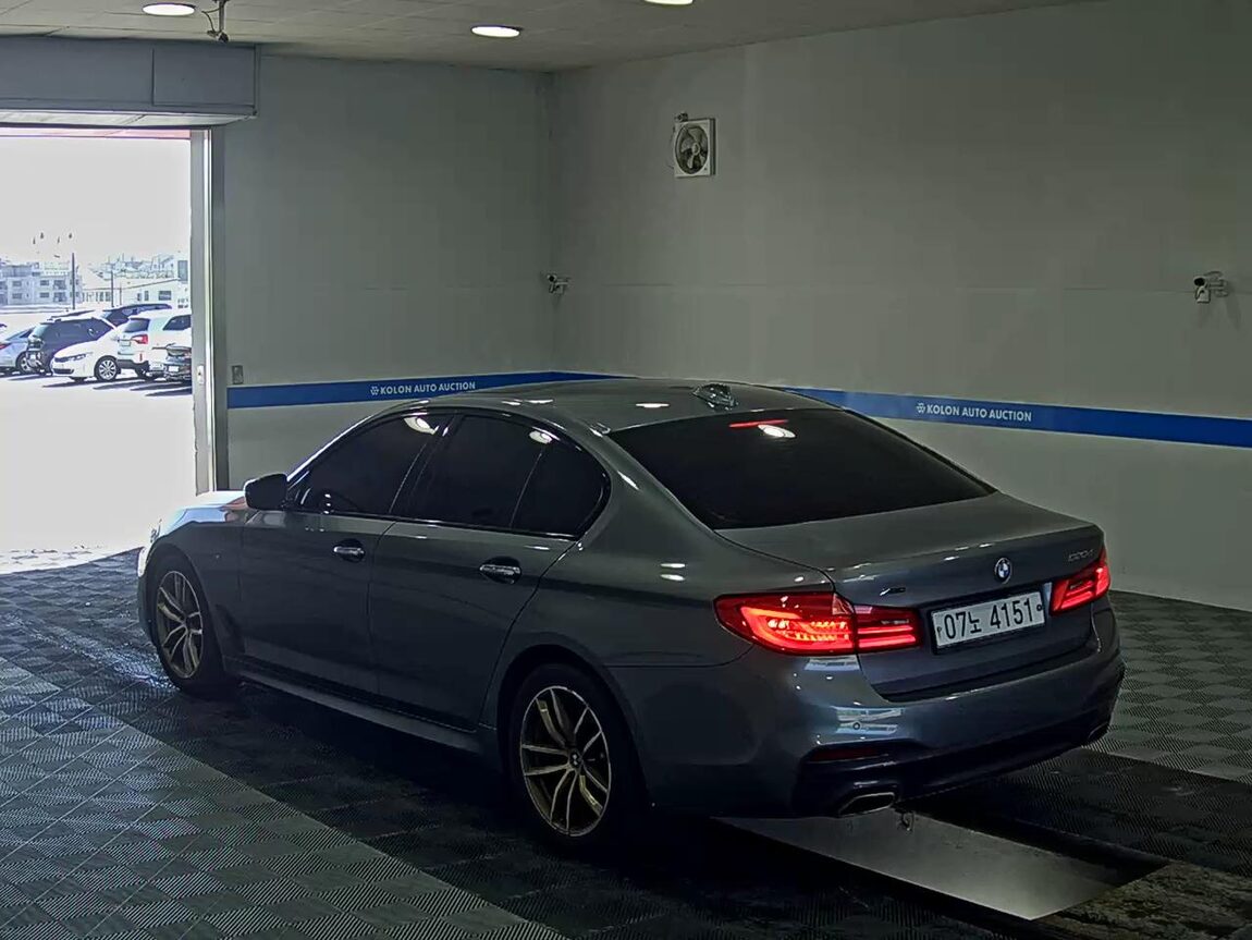 BMW 5 SERIES (7TH GEN) 520d xDRIVE M SPORT PACK PLUS 2017 - zdjęcie 6