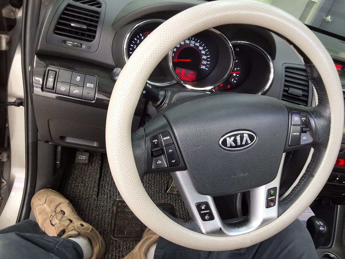 KIA SORENTO R DIESEL 2.0 2WD LIMITED PREMIUM 2010 - zdjęcie 23