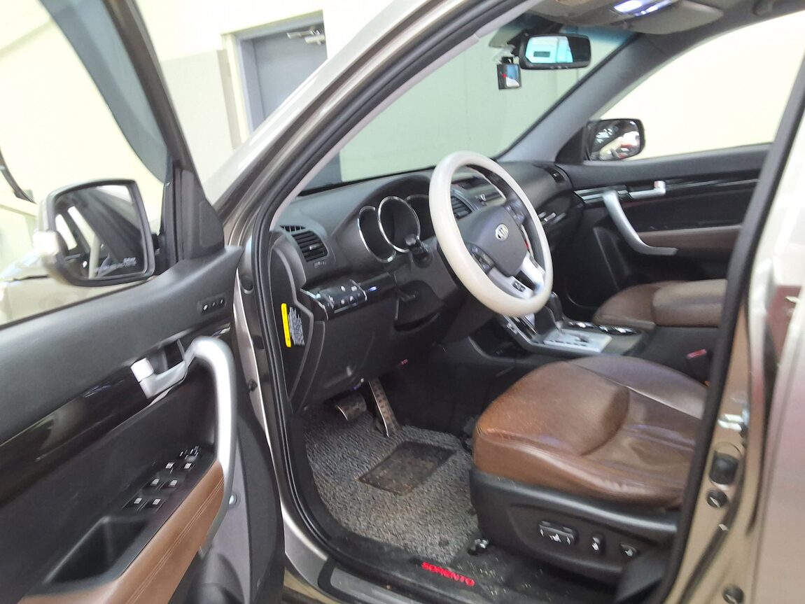 KIA SORENTO R DIESEL 2.0 2WD LIMITED PREMIUM 2010 - zdjęcie 11