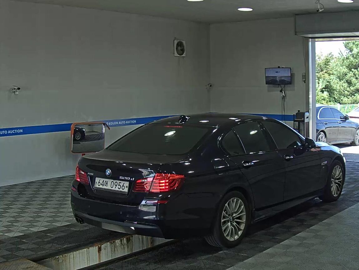 BMW 5 SERIES (6TH GEN) 520d xDRIVE M AERODYNAMIC PRO 2016 - zdjęcie 5