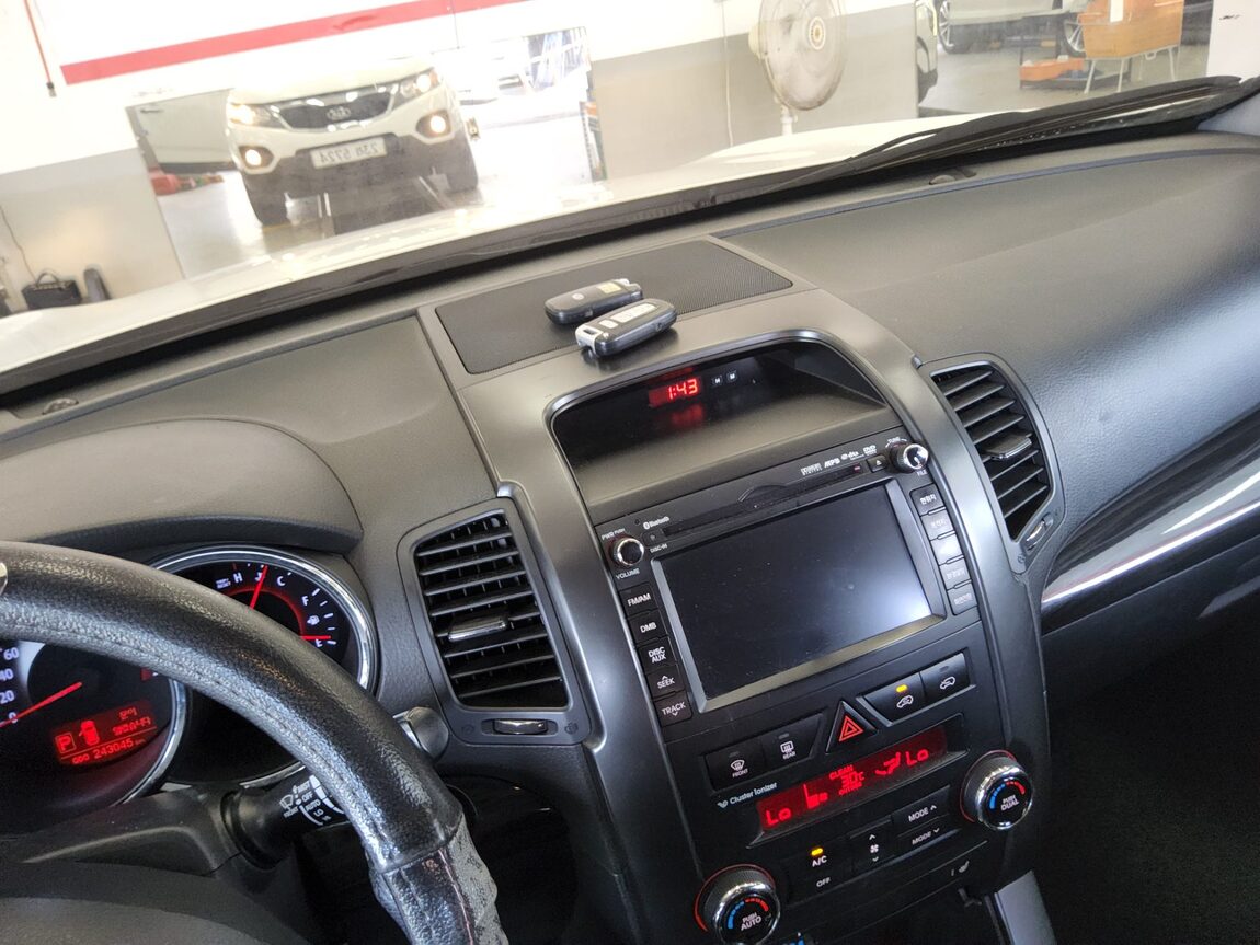 KIA SORENTO R DIESEL 2.0 2WD TLX LUXURY MODEL 2010 - zdjęcie 17