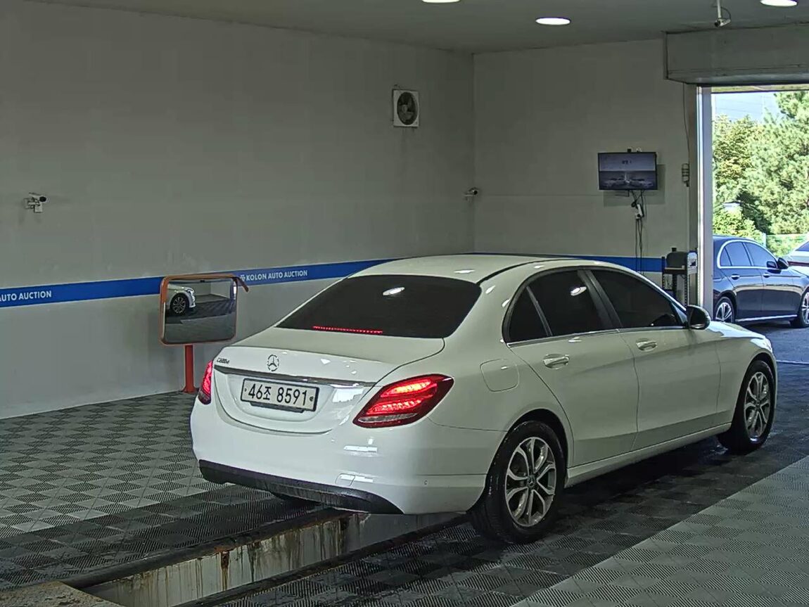 MERCEDES-BENZ C-CLASS (4TH GEN) C200 d 2018 - zdjęcie 5