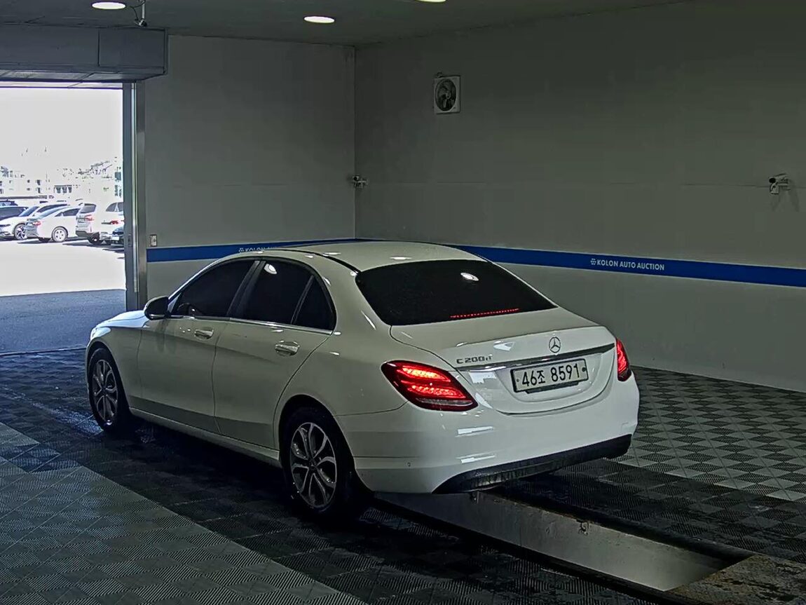 MERCEDES-BENZ C-CLASS (4TH GEN) C200 d 2018 - zdjęcie 6
