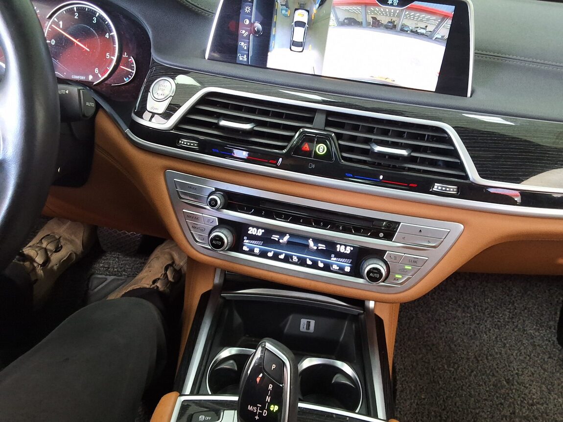 BMW 7 SERIES (6TH GEN) 740d xDRIVE M SPORT 2017 - zdjęcie 24