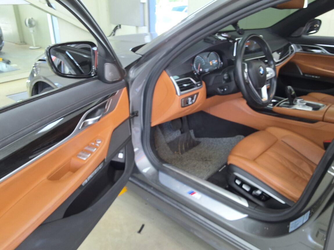 BMW 7 SERIES (6TH GEN) 740d xDRIVE M SPORT 2017 - zdjęcie 11