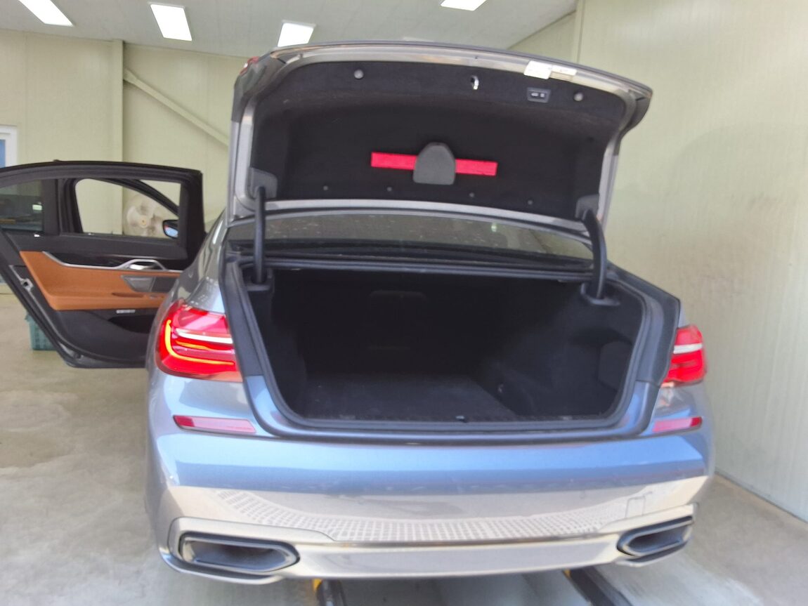 BMW 7 SERIES (6TH GEN) 740d xDRIVE M SPORT 2017 - zdjęcie 16