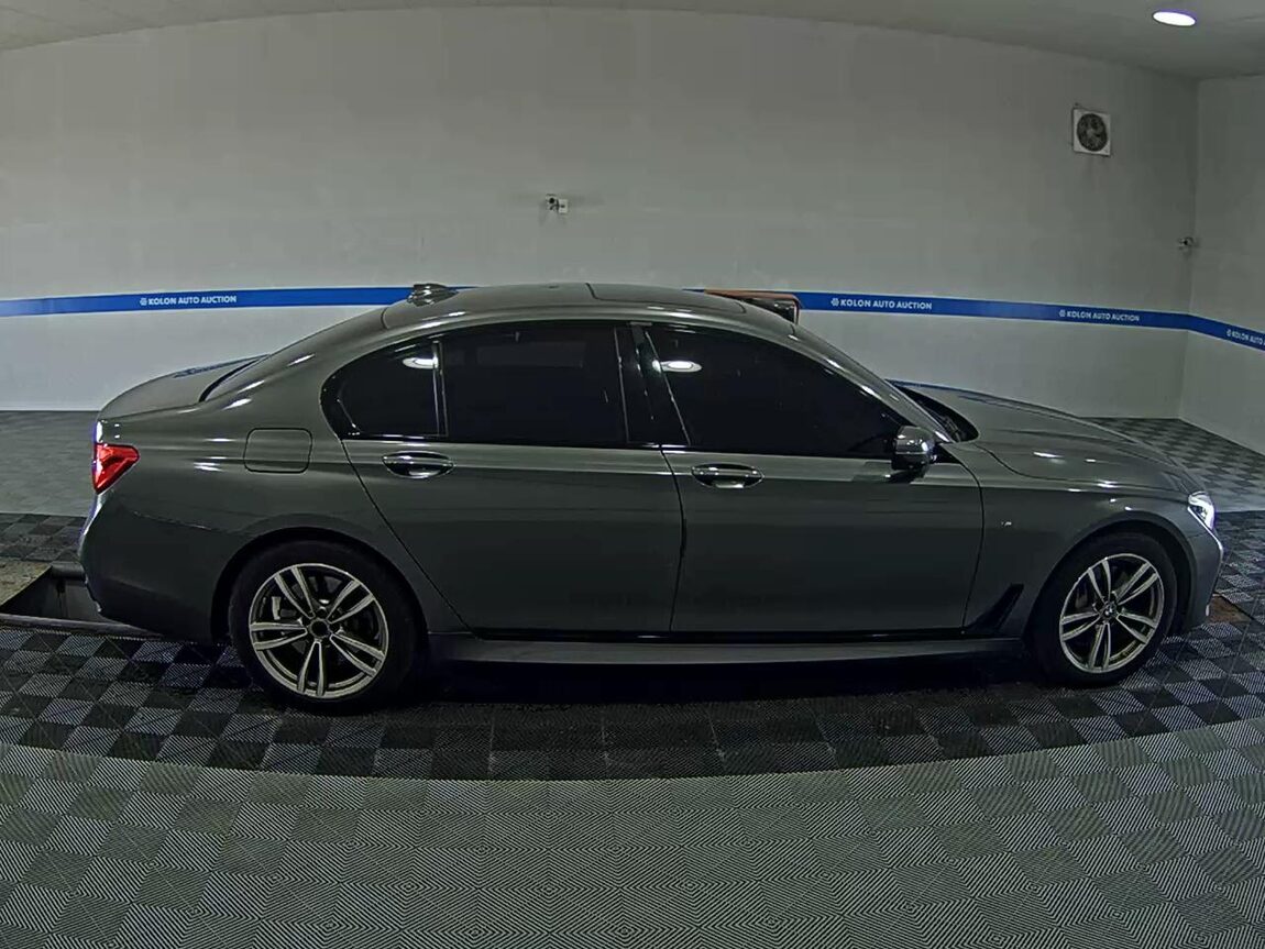 BMW 7 SERIES (6TH GEN) 740d xDRIVE M SPORT 2017 - zdjęcie 4
