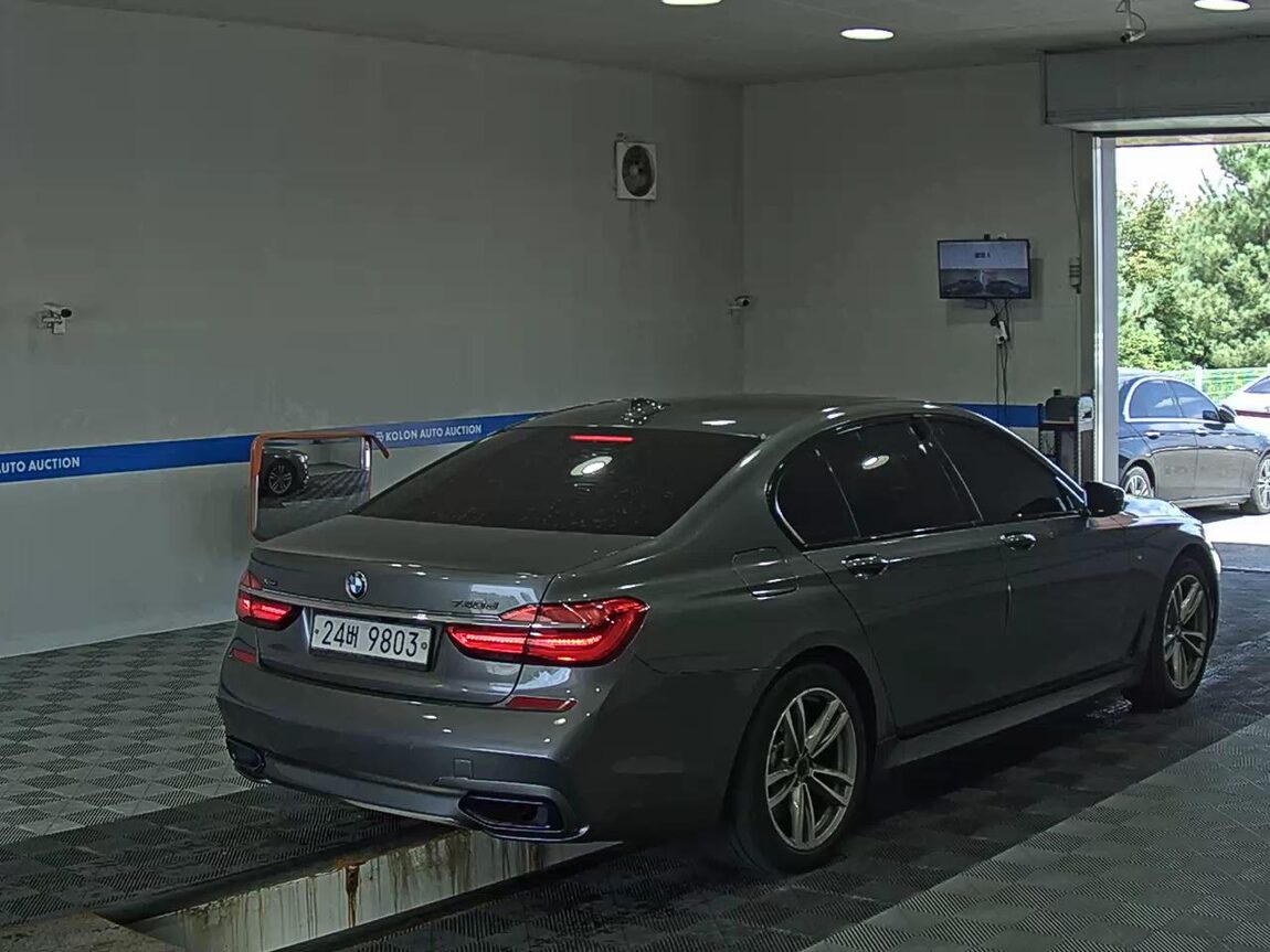 BMW 7 SERIES (6TH GEN) 740d xDRIVE M SPORT 2017 - zdjęcie 5