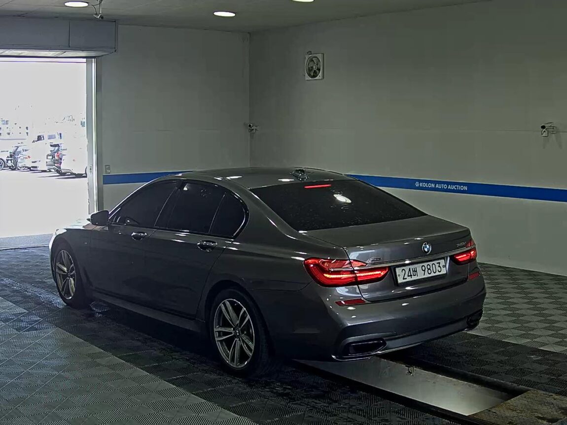 BMW 7 SERIES (6TH GEN) 740d xDRIVE M SPORT 2017 - zdjęcie 6