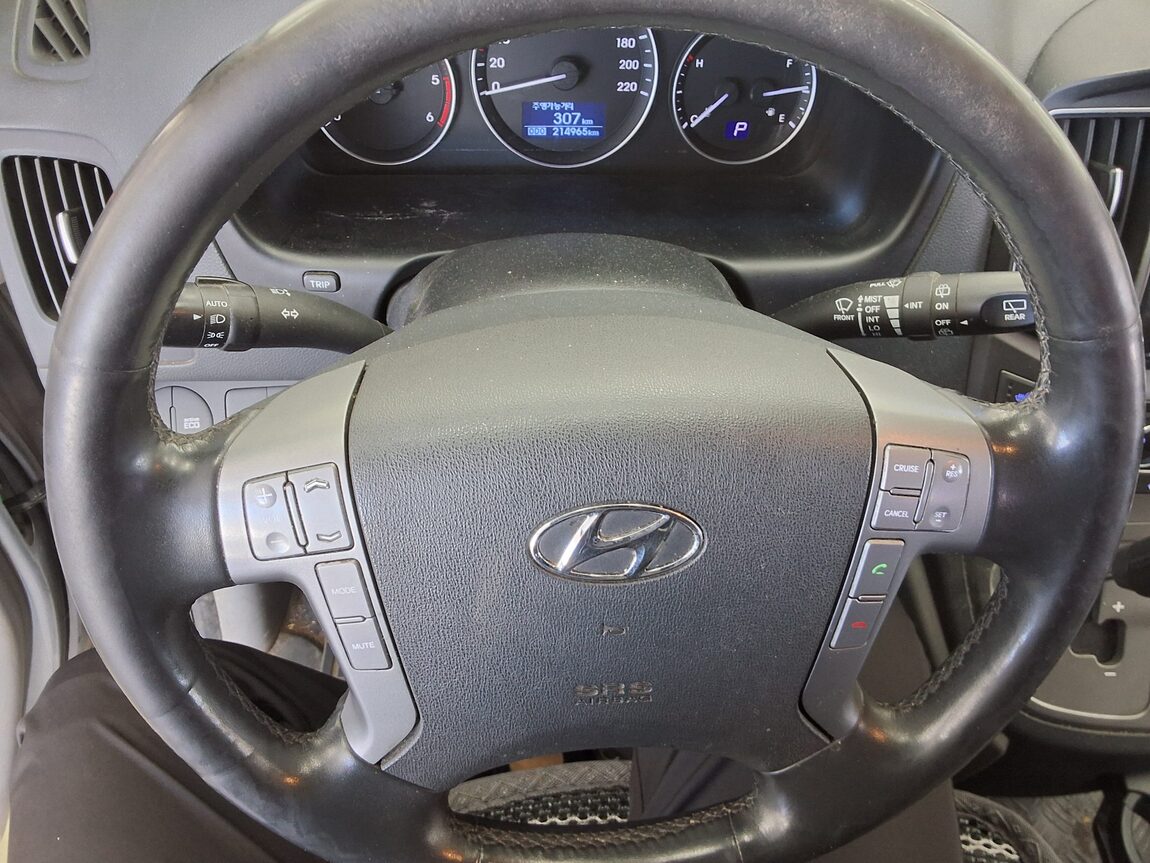 HYUNDAI GRAND STAREX 5-SEATER DIESEL VAN MODERN 2018 - zdjęcie 17