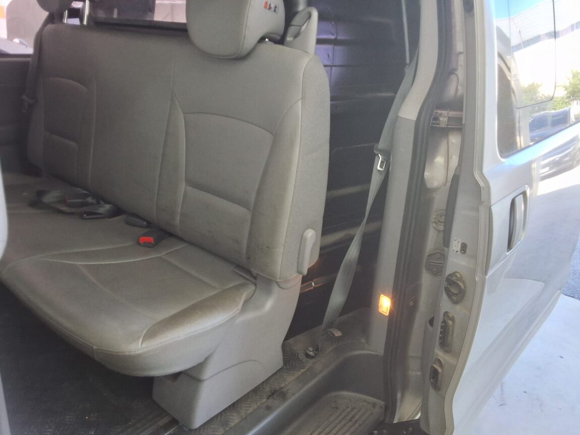 HYUNDAI GRAND STAREX 5-SEATER DIESEL VAN MODERN 2018 - zdjęcie 12