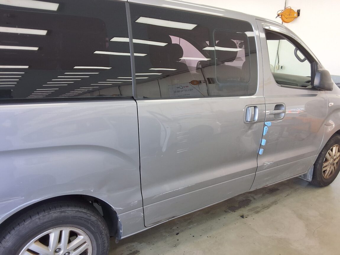 HYUNDAI GRAND STAREX 5-SEATER DIESEL VAN MODERN 2018 - zdjęcie 26