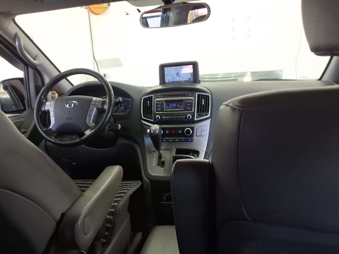 HYUNDAI GRAND STAREX 5-SEATER DIESEL VAN MODERN 2018 - zdjęcie 11