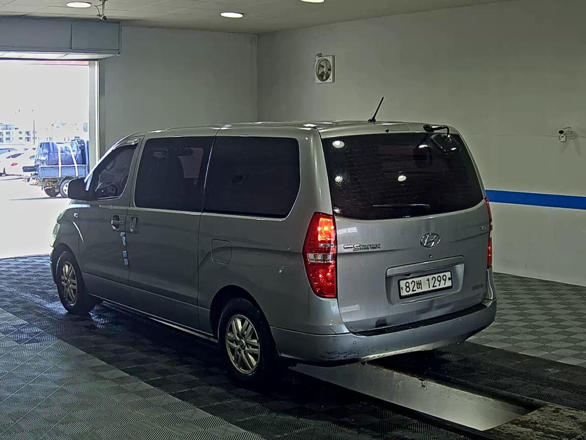 HYUNDAI GRAND STAREX 5-SEATER DIESEL VAN MODERN 2018 - zdjęcie 6