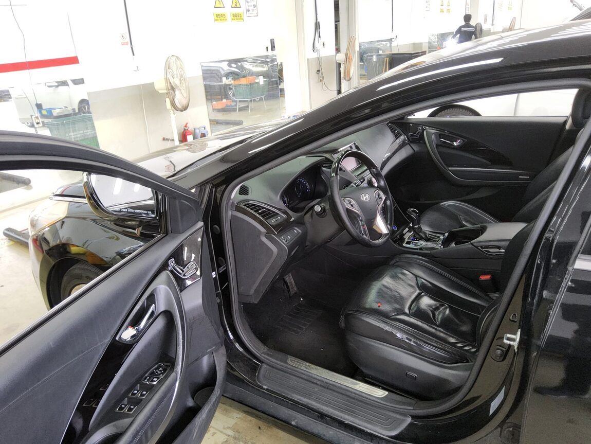 HYUNDAI GRANDEUR HG HG 300 NOBLE 2011 - zdjęcie 10