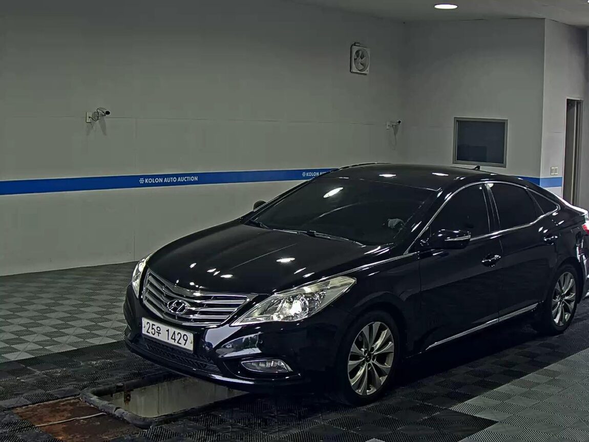 HYUNDAI GRANDEUR HG HG 300 NOBLE 2011 - zdjęcie 2