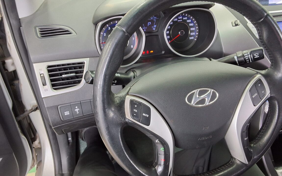 HYUNDAI AVANTE MD M16 GDi LUXURY 2012 - zdjęcie 17