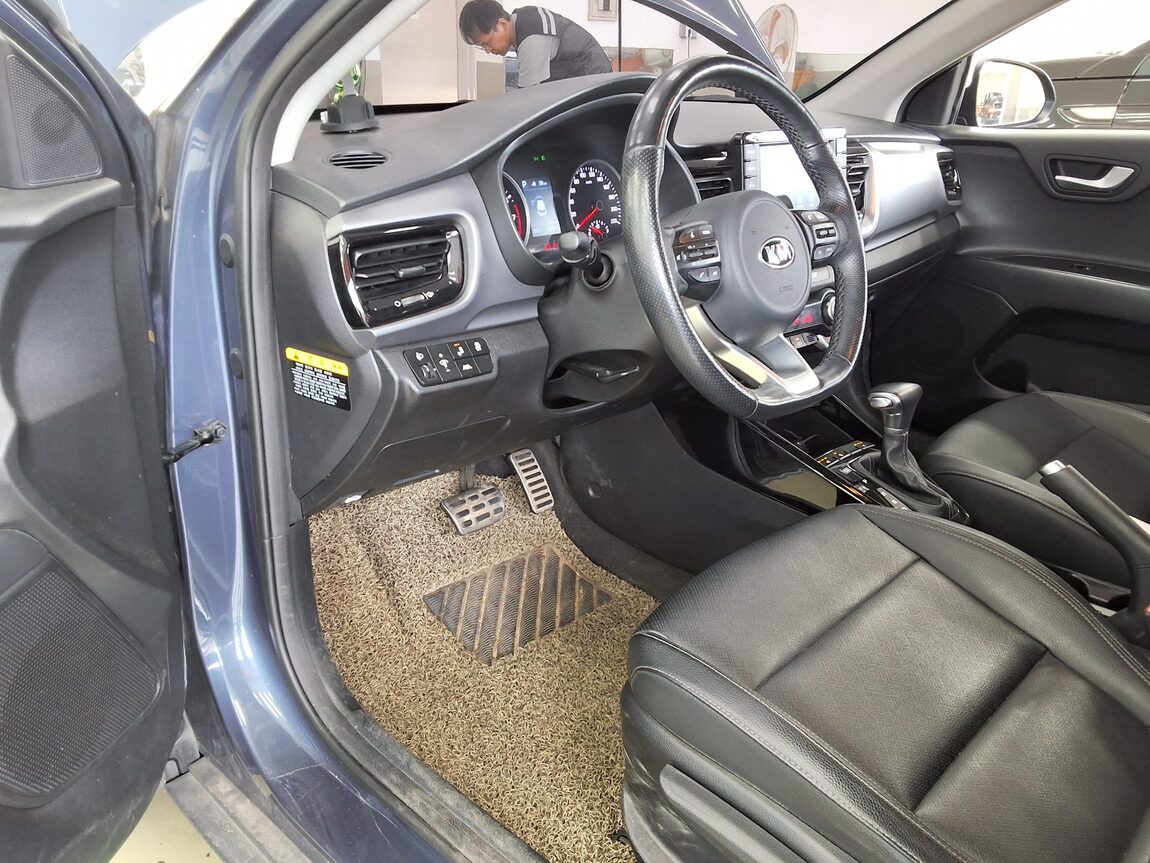 KIA STONIC 1.4 GASOLINE PRESTIGE 2018 - zdjęcie 10