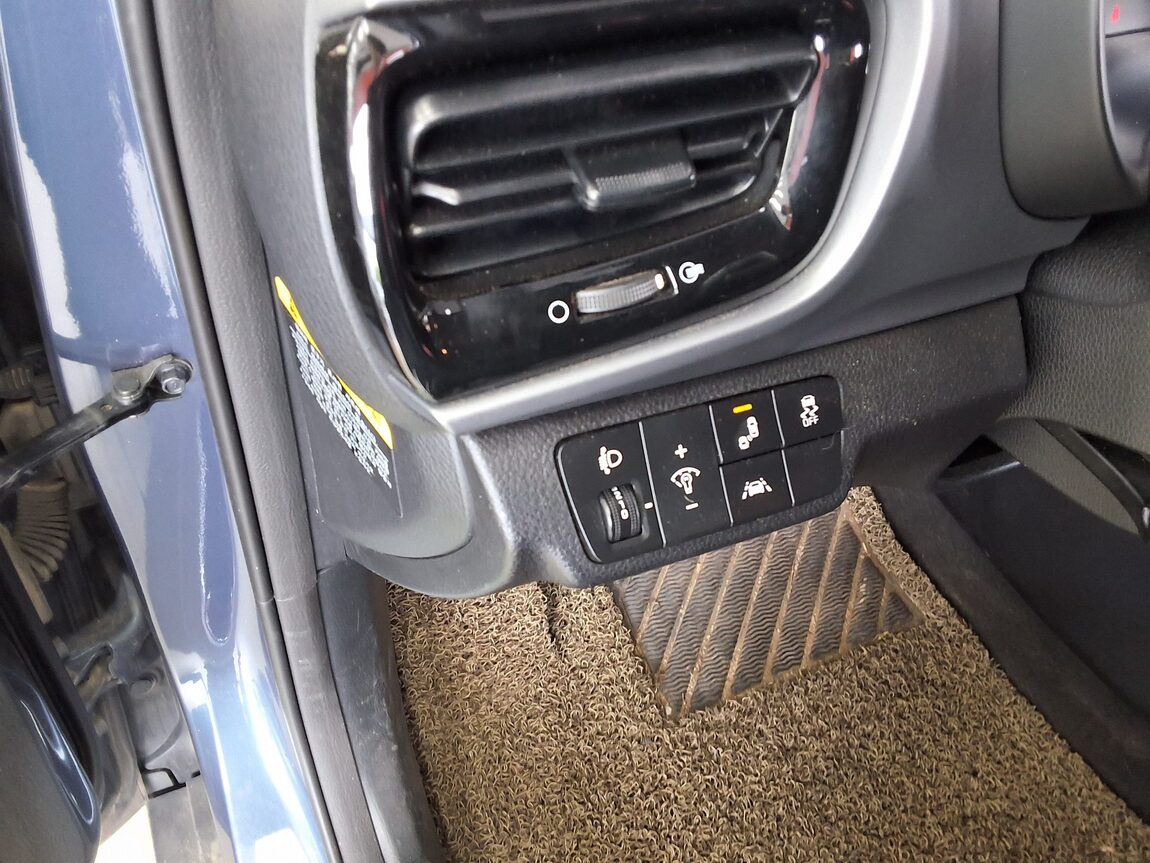 KIA STONIC 1.4 GASOLINE PRESTIGE 2018 - zdjęcie 18