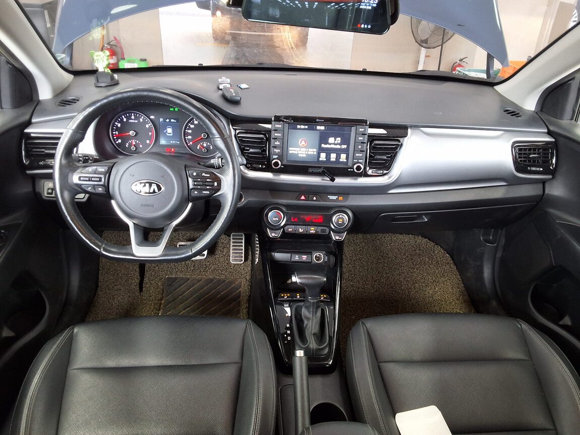 KIA STONIC 1.4 GASOLINE PRESTIGE 2018 - zdjęcie 11