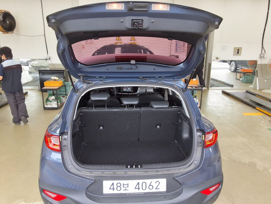 KIA STONIC 1.4 GASOLINE PRESTIGE 2018 - zdjęcie 15