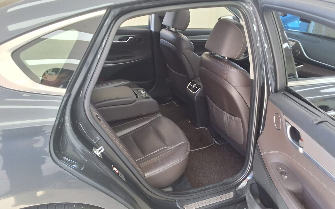 HYUNDAI GRANDEUR IG 3.0 GDi EXCLUSIVE SPECIAL 2018 - zdjęcie 13