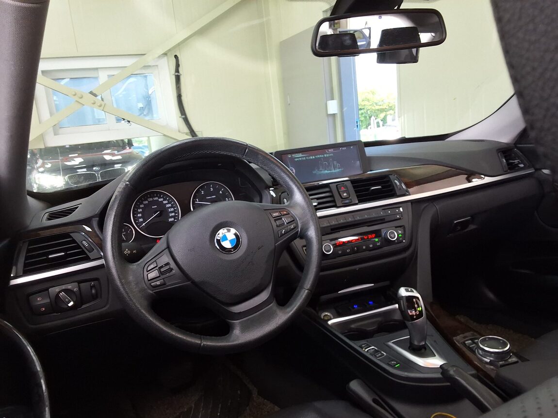 BMW GRAN TURISMO (GT) 3 SERIES GT 320d xDRIVE 2014 - zdjęcie 12